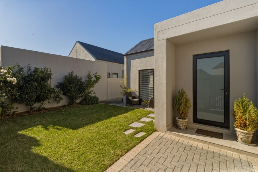 3 Bedroom Property for Sale in Aan de Wijnlanden Western Cape